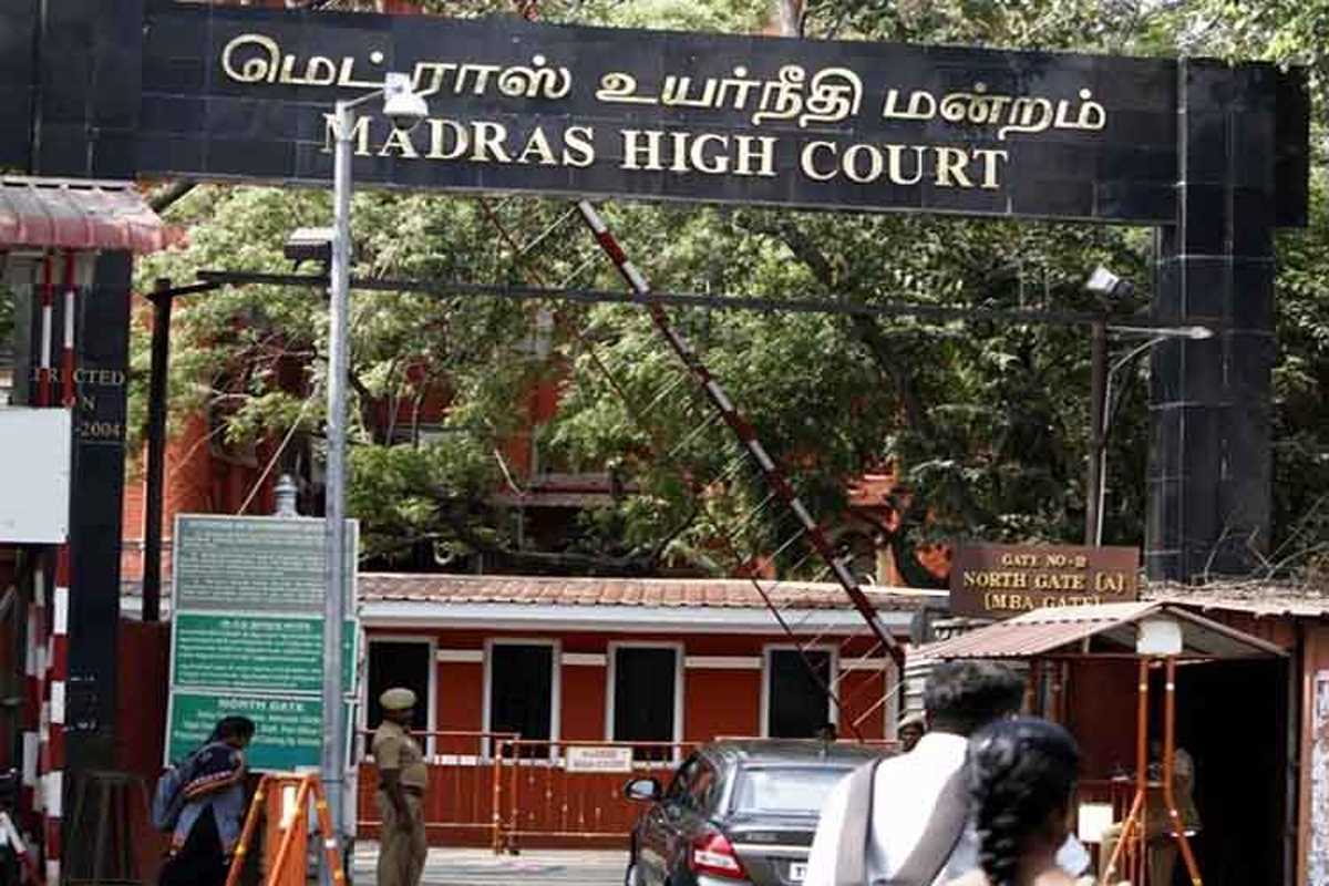 छात्रों को सलाह पर शिक्षकों को नामजद नहीं किया जा सकता : मद्रास हाईकोर्ट